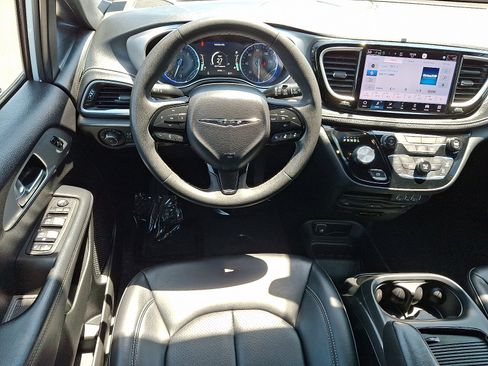 Certified 2023 Chrysler Pacifica Touring-L w/ Uconnect Theater Family Group AWD/4WD image 12