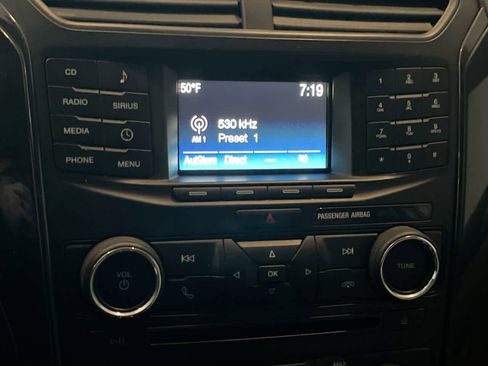 Used 2016 Ford Explorer XLT image 16