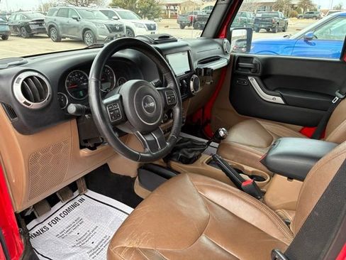 Used 2016 Jeep Wrangler Unlimited Sahara w/ Connectivity Group image 10