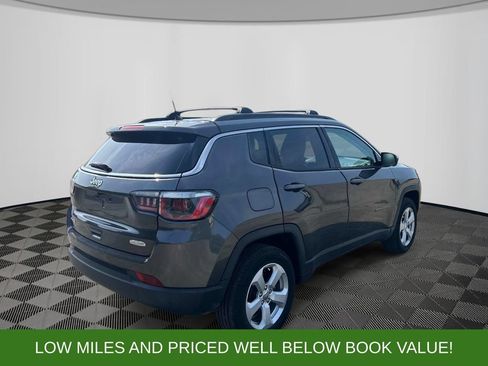 Used 2018 Jeep Compass Latitude w/ Cold Weather Group AWD/4WD image 5
