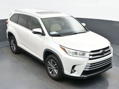 Used 2019 Toyota Highlander XLE image 24
