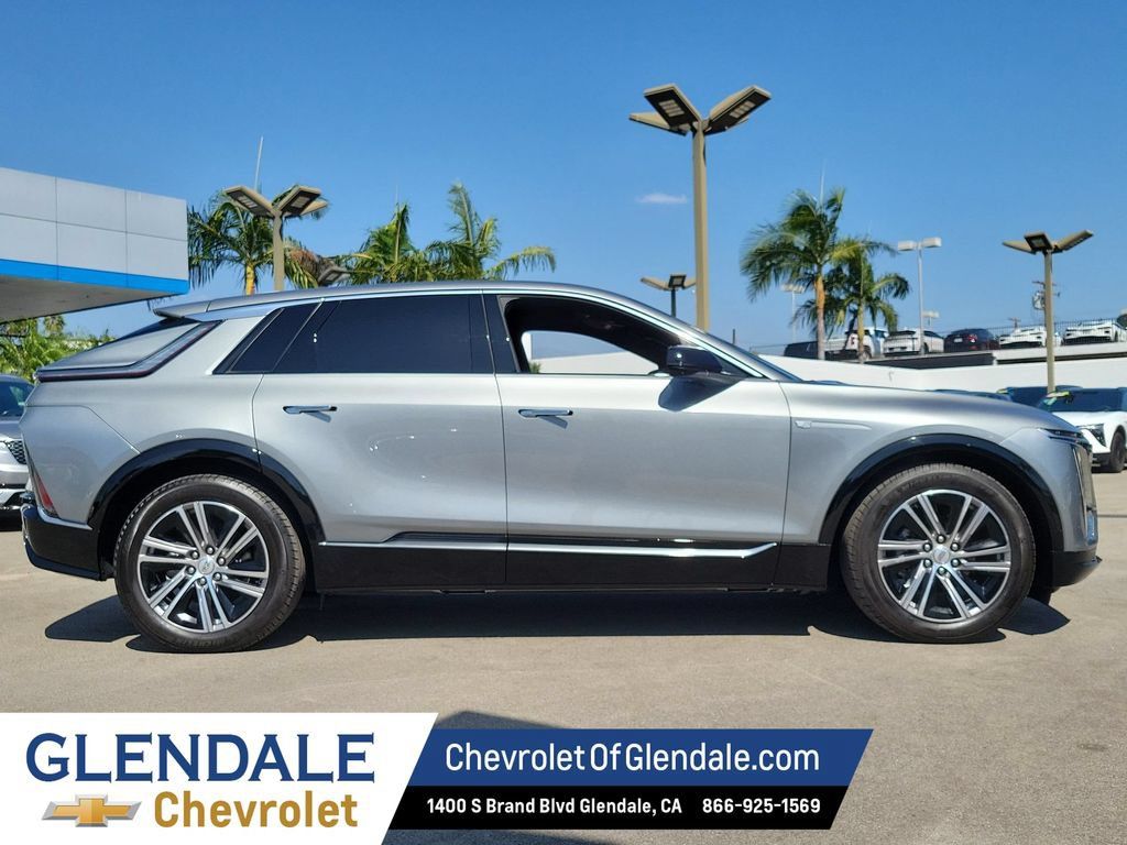 Used 2024 Cadillac Lyriq Luxury RWD image 2