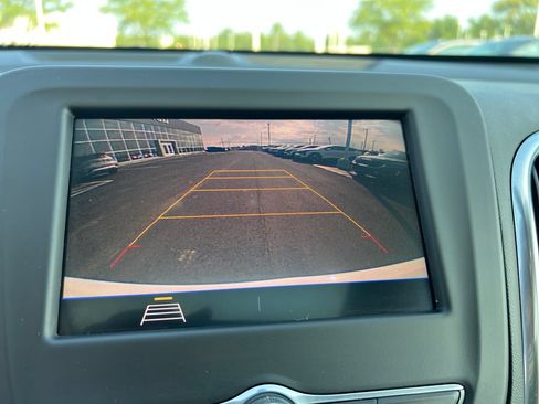 Used 2021 Chevrolet Equinox LT AWD/4WD image 18
