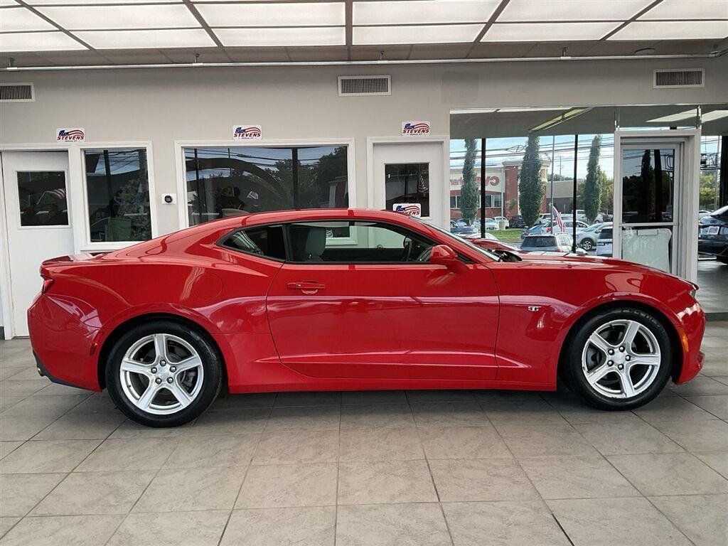 Used 2018 Chevrolet Camaro LT RWD image 4