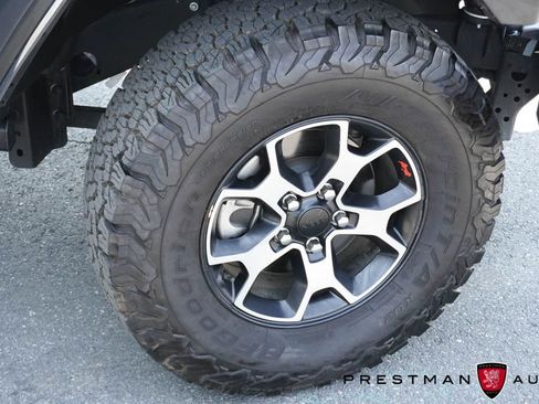 Used 2024 Jeep Wrangler Unlimited Sahara w/ Dual Top Group AWD/4WD image 11
