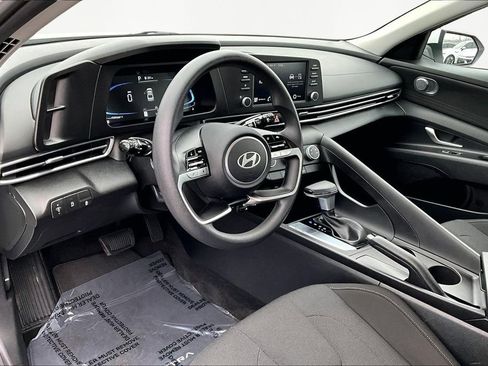 Used 2024 Hyundai Elantra SE image 14