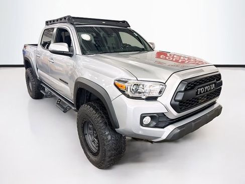 Used 2020 Toyota Tacoma TRD Off-Road image 3