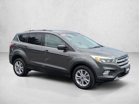 Used 2017 Ford Escape SE AWD/4WD image 3