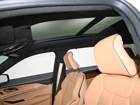 Used 2025 Jeep Grand Cherokee L Summit image 11