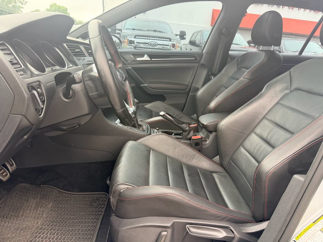 Used 2017 Volkswagen GTI SE FWD image 12