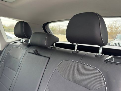 Used 2023 Volkswagen Taos SE w/ Panoramic Sunroof Package image 31