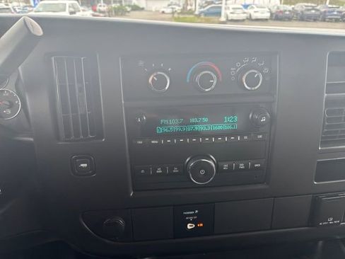 Used 2017 Chevrolet Express 3500 w/ Chrome Appearance Package image 19