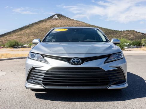 Used 2021 Toyota Camry LE image 9