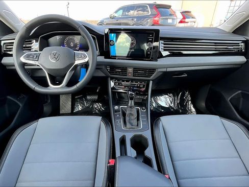 New 2026 Volkswagen Jetta SE FWD image 5