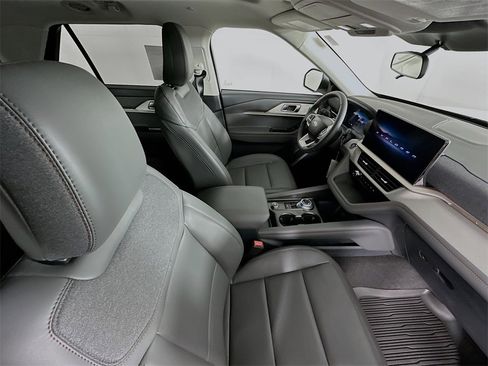 New 2026 Ford Explorer Active w/ Active Comfort Package image 30