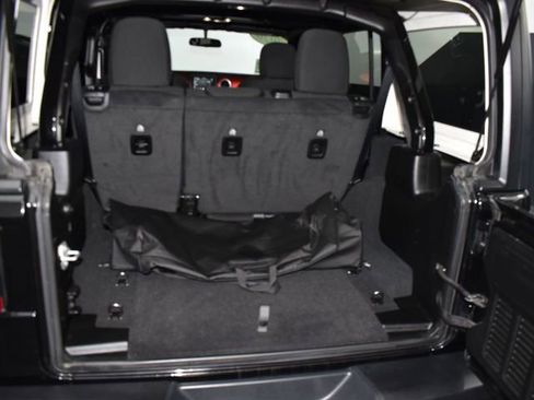 Used 2020 Jeep Wrangler Unlimited Rubicon w/ Steel Bumper Group image 32