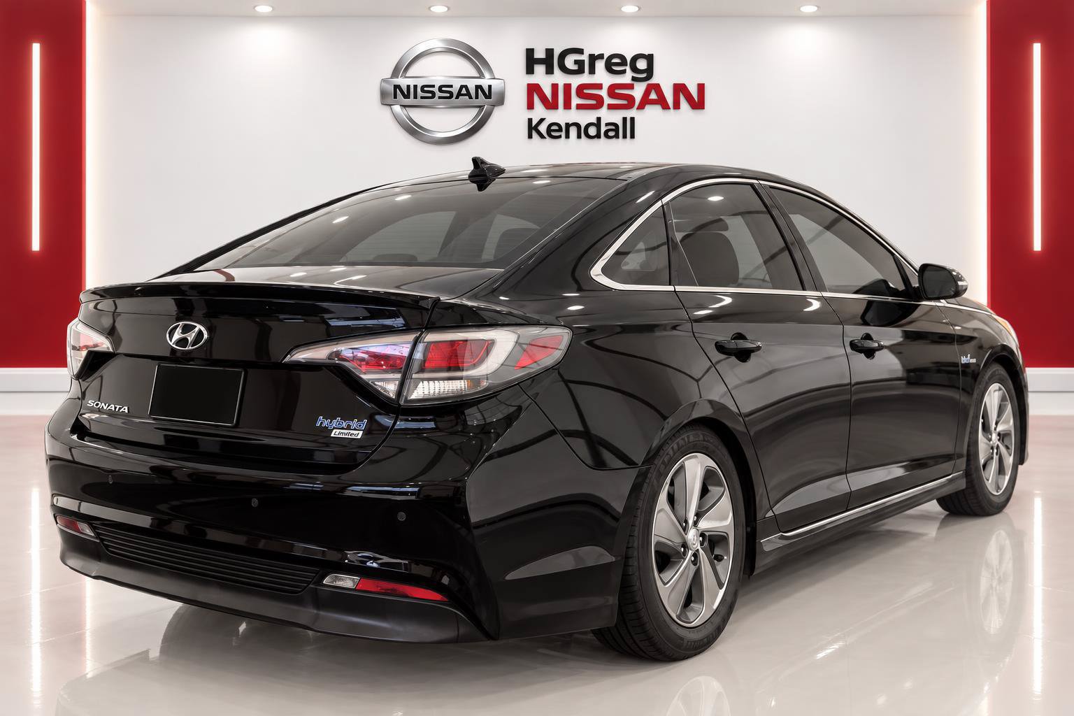 Used 2017 Hyundai Sonata Limited w/ Ultimate Package 02 FWD image 4