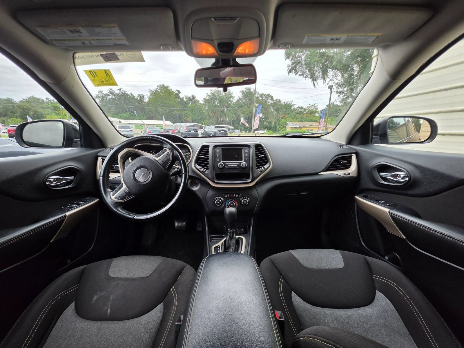 Used 2018 Jeep Cherokee Latitude w/ Altitude Package FWD image 7