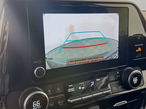 Used 2023 Toyota Highlander LE image 22