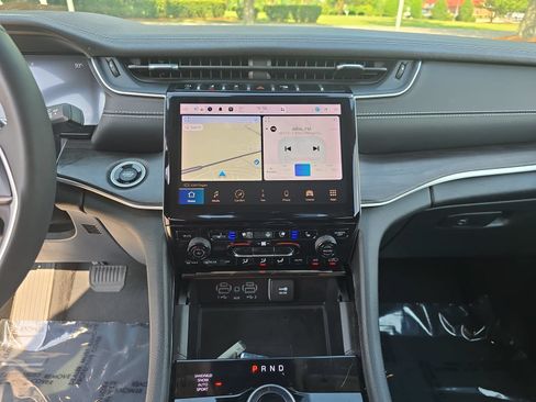 Used 2023 Jeep Grand Cherokee Limited w/ Luxury Tech Group II AWD/4WD image 20