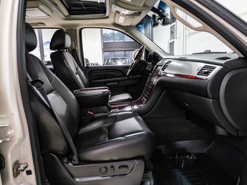 Used 2013 Cadillac Escalade EXT Premium AWD/4WD image 34