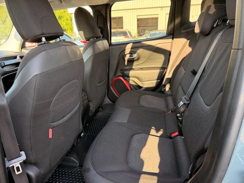 Used 2017 Jeep Renegade Trailhawk AWD/4WD image 21