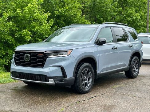 Used 2025 Honda Pilot TrailSport image 1