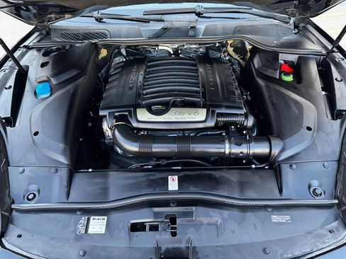 Used 2016 Porsche Cayenne w/ Premium Package image 23