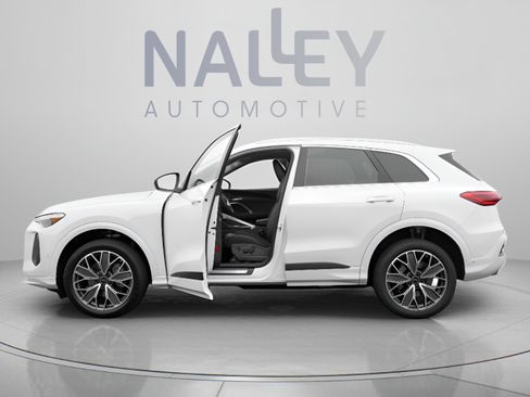 Used 2025 Audi Q5 Premium Plus AWD/4WD image 2