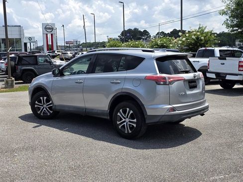 Used 2017 Toyota RAV4 LE AWD/4WD image 5