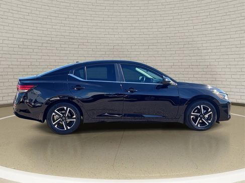 Used 2025 Nissan Sentra SV image 4