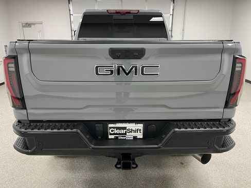 Used 2024 GMC Sierra 2500 AT4X AWD/4WD image 9