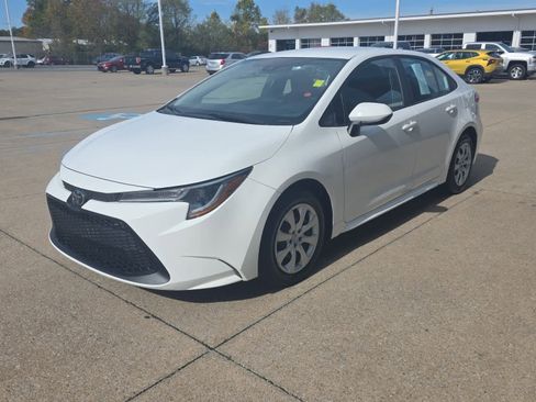 Used 2021 Toyota Corolla LE image 5