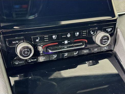 Used 2022 Jeep Grand Cherokee Overland w/ Luxury Tech Group IV image 20