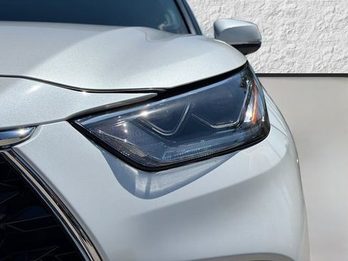 Used 2024 Toyota Highlander Limited image 9