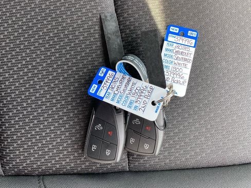 Used 2025 Chevrolet Silverado 1500 W/T image 34