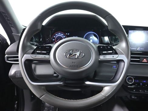 Used 2022 Hyundai Elantra SEL w/ Convenience + Premium Package FWD image 11