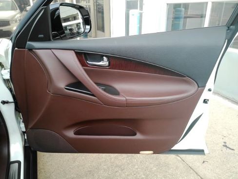 Used 2017 INFINITI QX50 2WD w/ Technology Package image 18