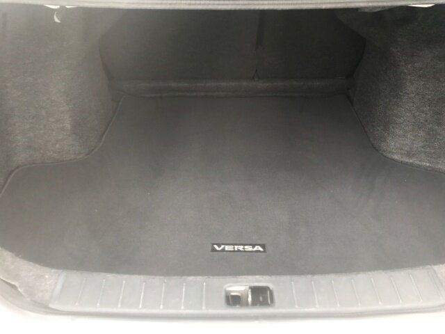 Used 2016 Nissan Versa SV FWD image 7