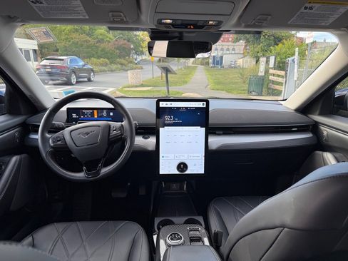 Used 2023 Ford Mustang Mach-E Select image 11