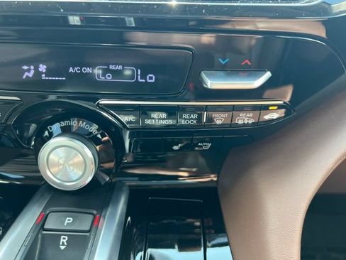 Used 2023 Acura MDX SH-AWD w/ Technology Package image 17