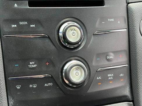 Used 2016 Ford Taurus SEL w/ Equipment Group 201A AWD/4WD image 14