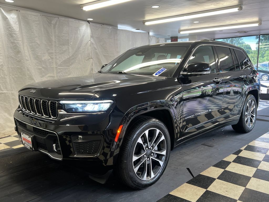 Used 2023 Jeep Grand Cherokee Overland AWD/4WD image 4