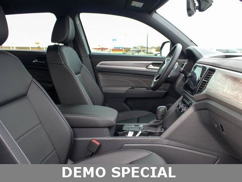 Used 2023 Volkswagen Atlas Cross Sport SE image 12