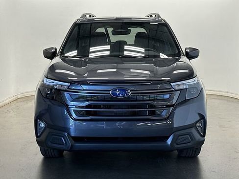 Used 2025 Subaru Forester Premium image 27