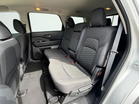 Used 2022 Nissan Pathfinder SV image 22