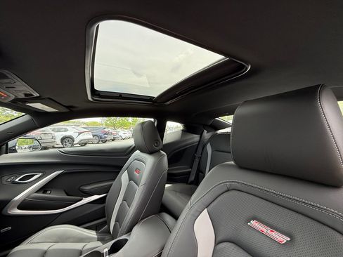 Used 2021 Chevrolet Camaro SS w/ LPO, Ground Effects Package RWD image 12