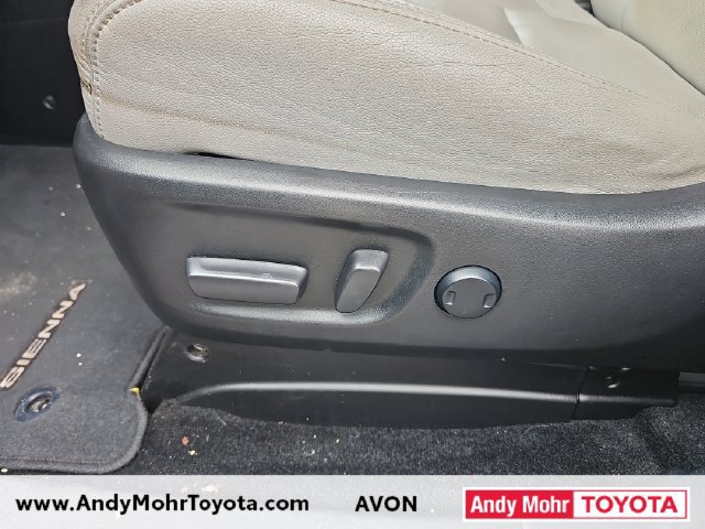 Used 2018 Toyota Sienna Limited FWD image 12