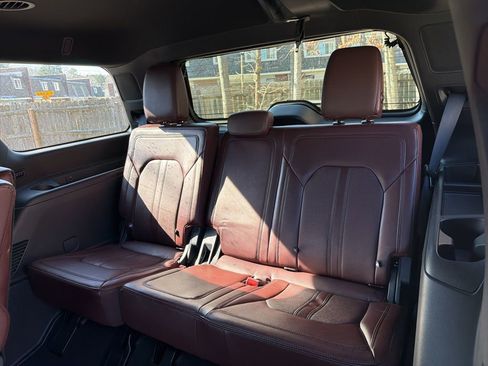 Used 2024 Ford Expedition Limited image 25