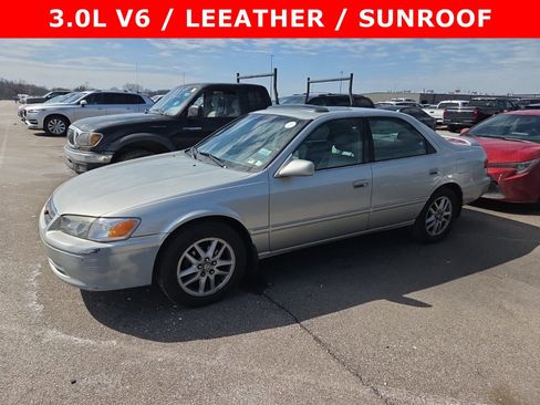 Used 2001 Toyota Camry XLE image 1